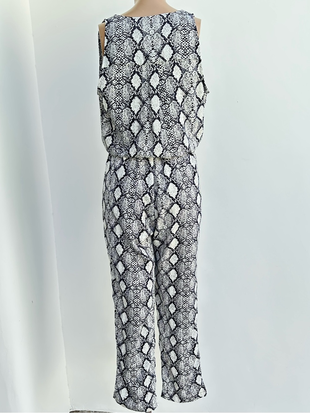 Veronica M Black & Tan Snake-Print Sleeveless Cropped Jumpsuit - Picture 4 of 6